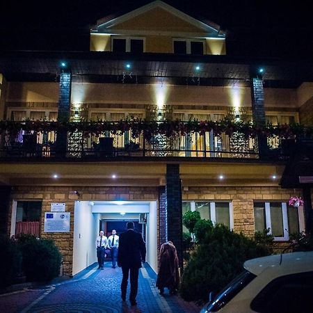 Dom Weselny Wenus Pokoje Hotelowe Przedborz Exterior foto